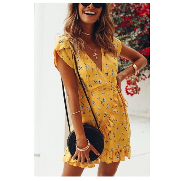 {boutique} yellow floral wrap style summer dress - Picture 4 of 8
